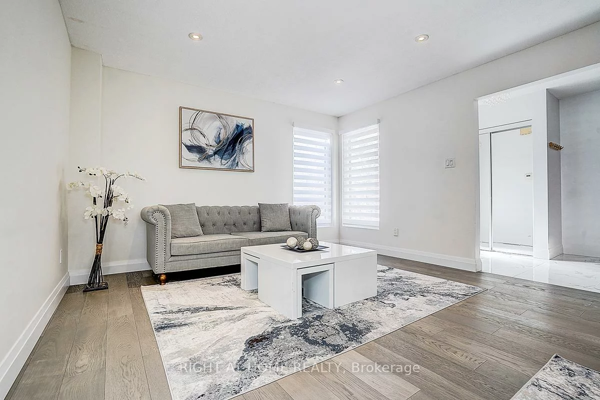 32, Macauley, Aileen-Willowbrook, Markham