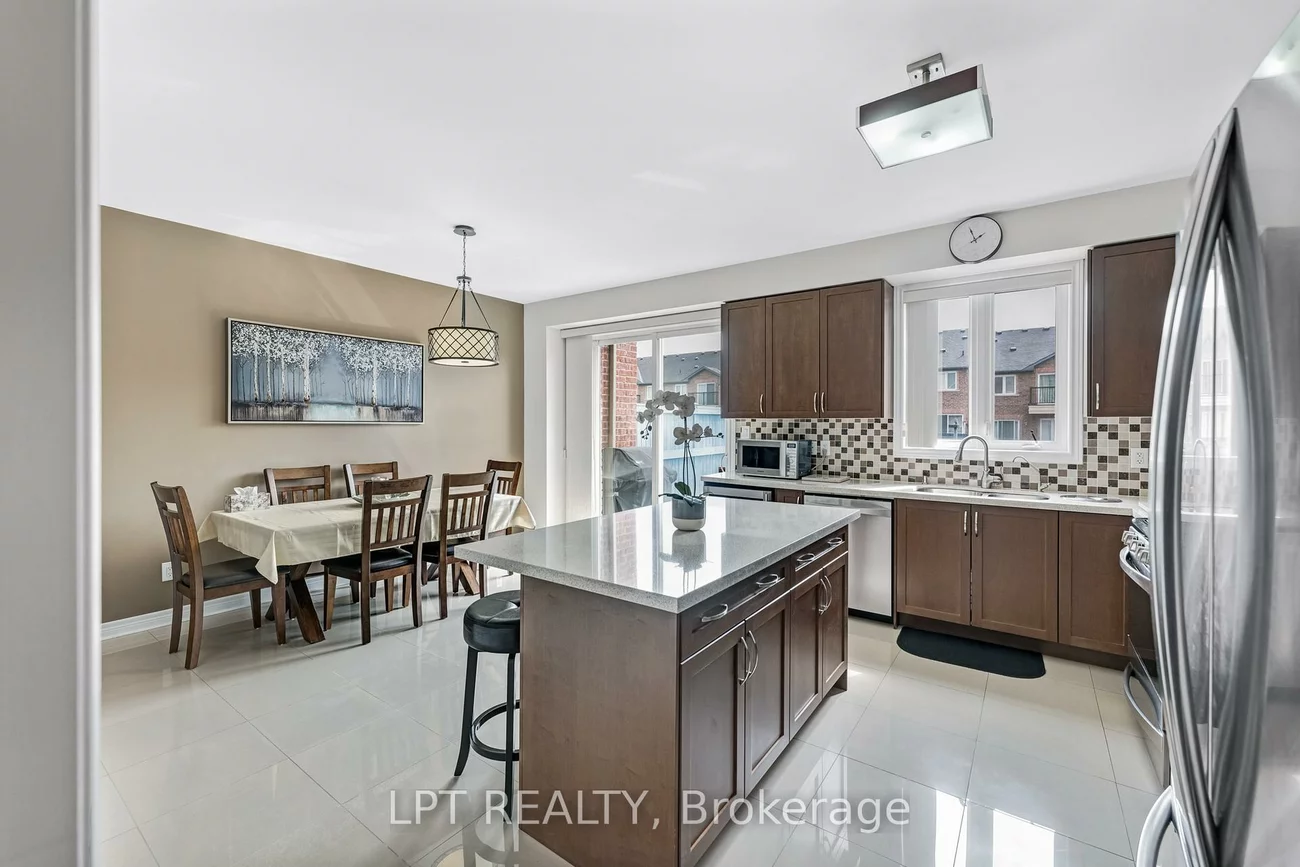 19, Earnshaw, Victoria Square, Markham