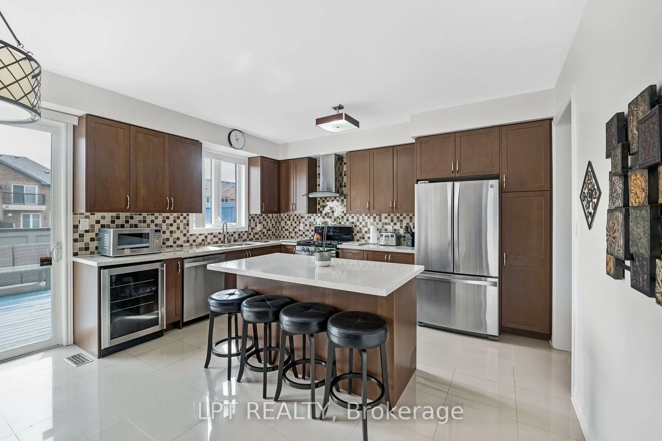 19, Earnshaw, Victoria Square, Markham