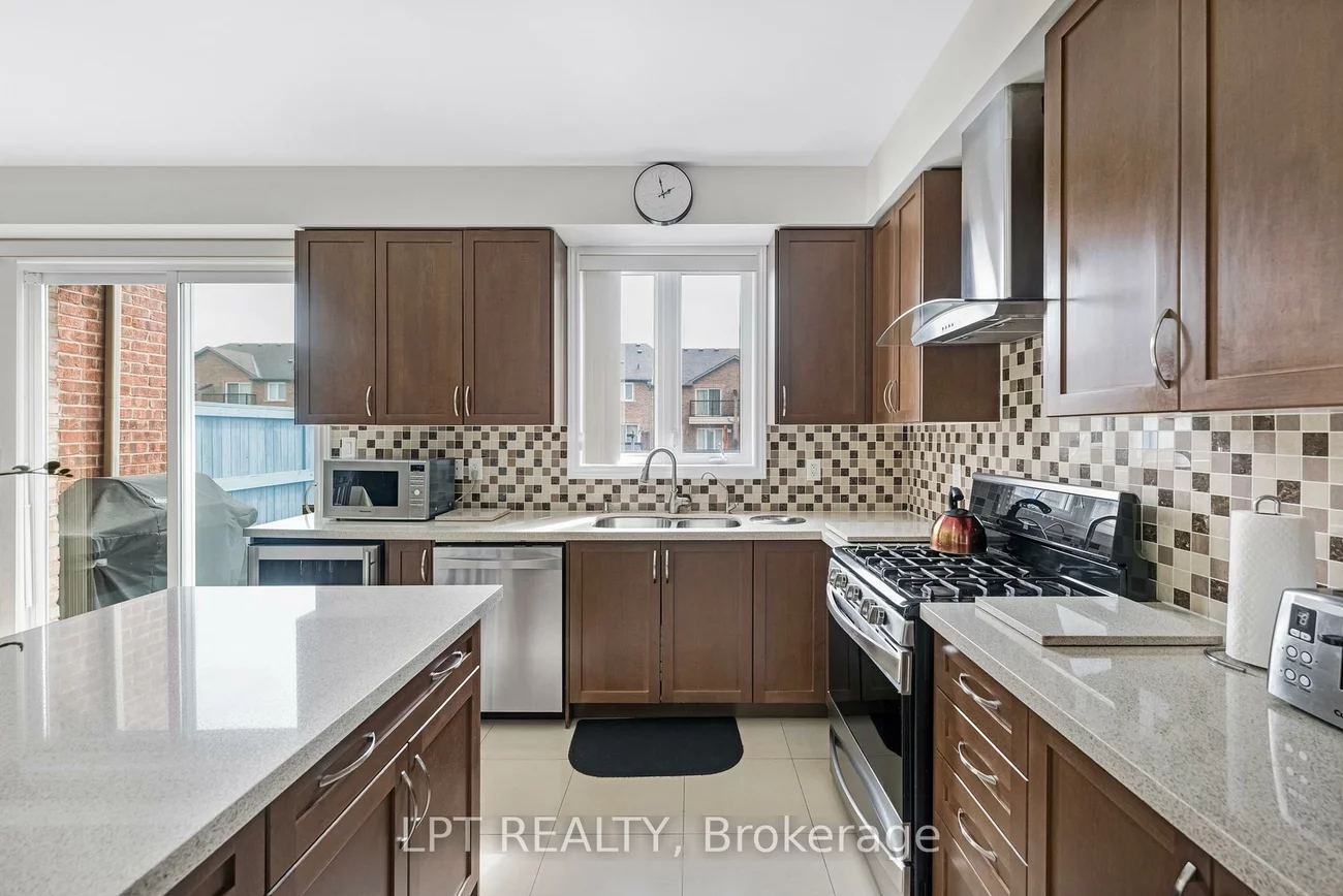 19, Earnshaw, Victoria Square, Markham