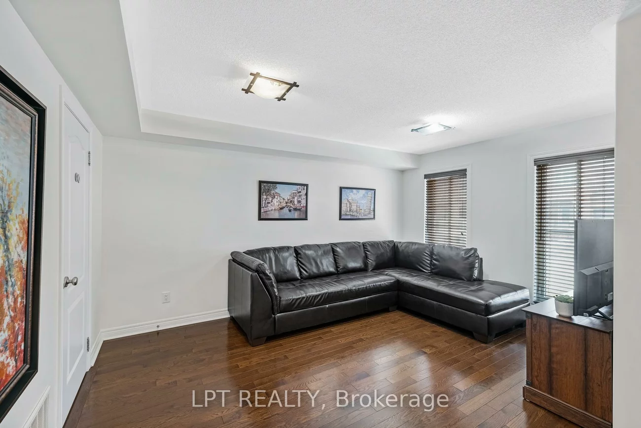 19, Earnshaw, Victoria Square, Markham