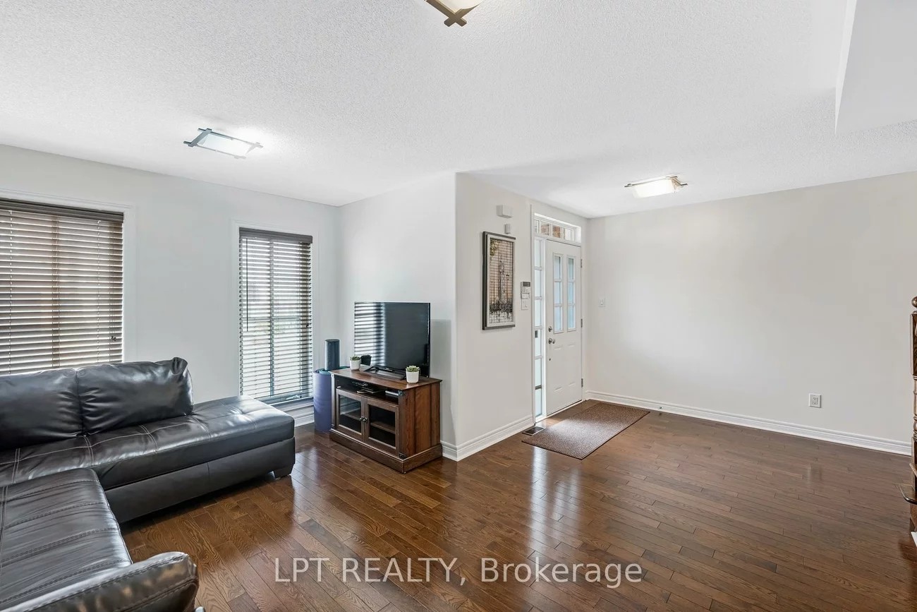 19, Earnshaw, Victoria Square, Markham