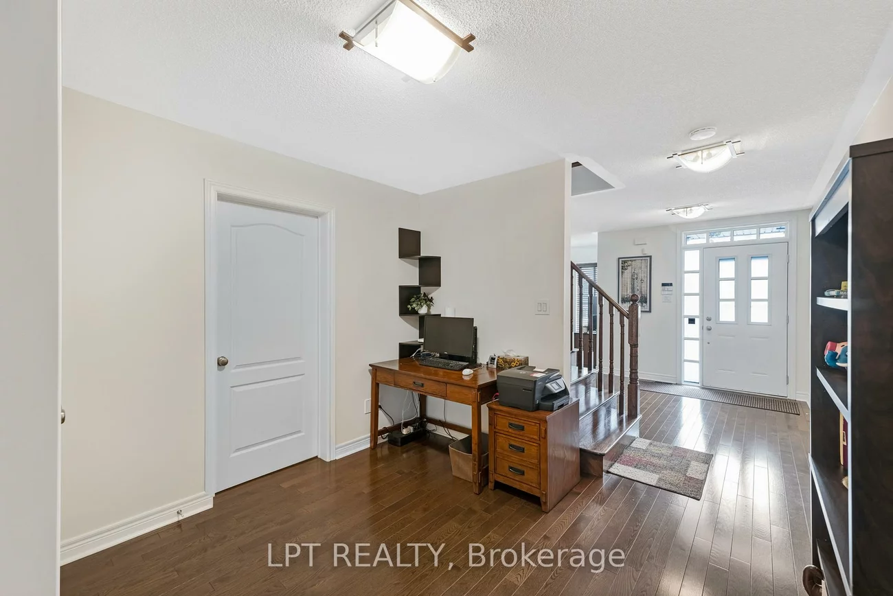 19, Earnshaw, Victoria Square, Markham