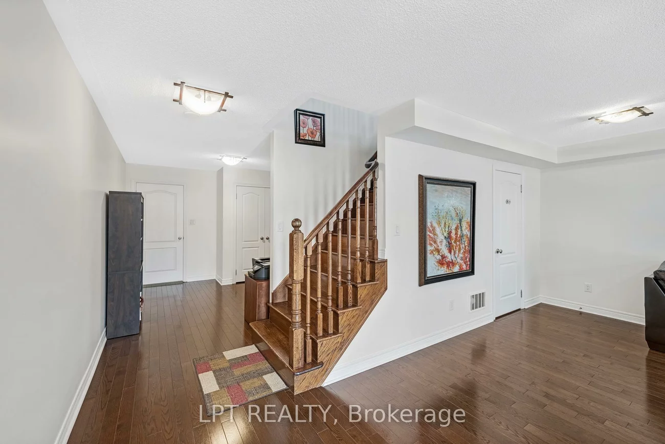 19, Earnshaw, Victoria Square, Markham