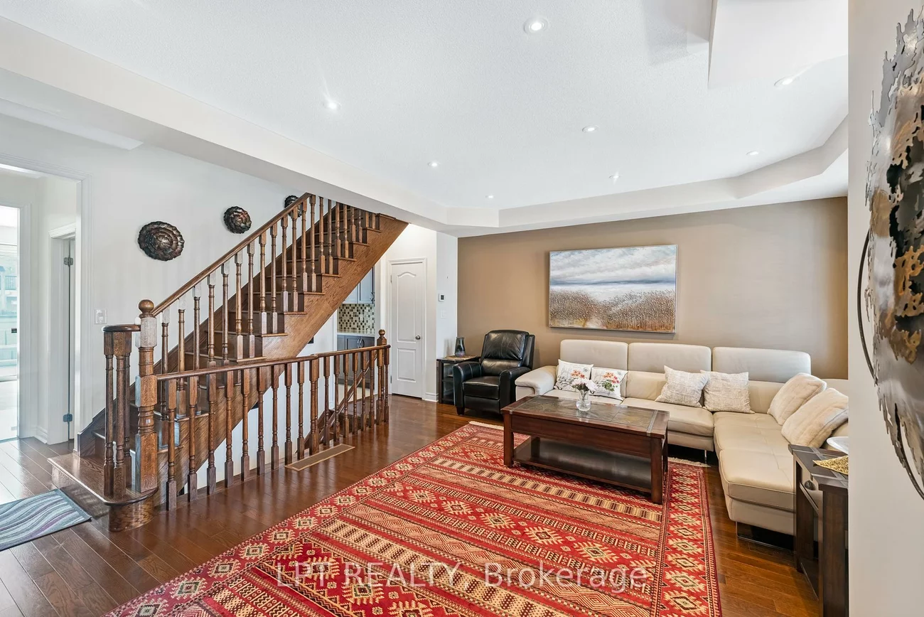 19, Earnshaw, Victoria Square, Markham