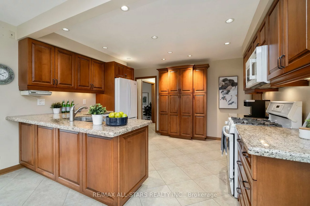 33, Carpenter, Raymerville, Markham