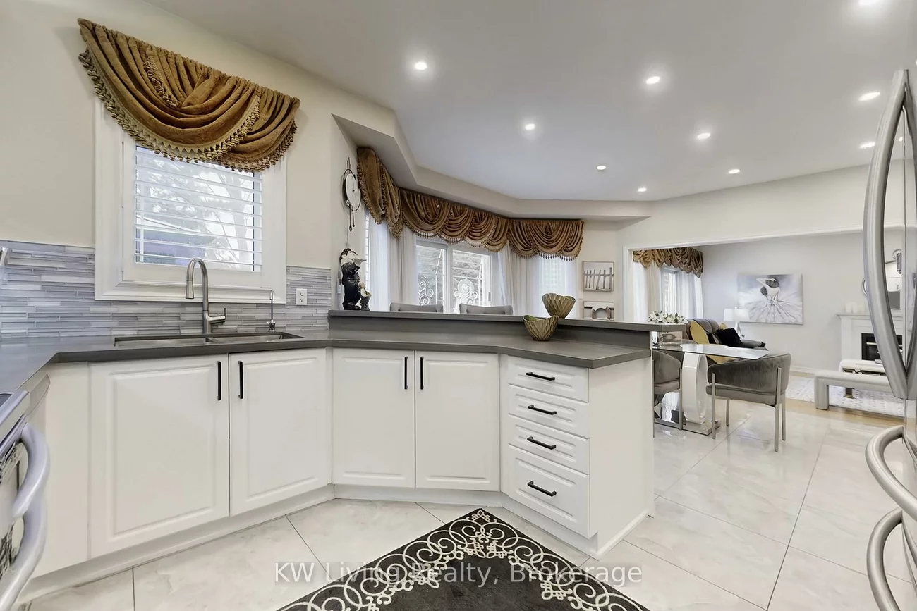 94, Silver Rose, Cachet, Markham