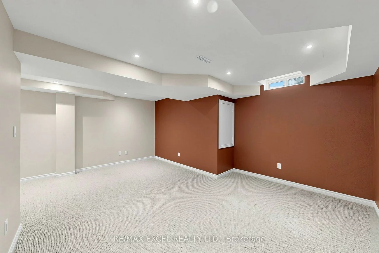 523, Bur Oak, Berczy, Markham