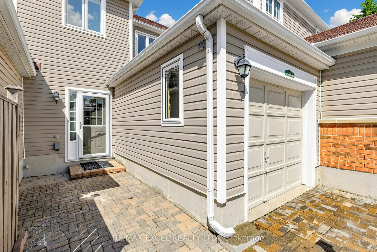 523, Bur Oak, Berczy, Markham