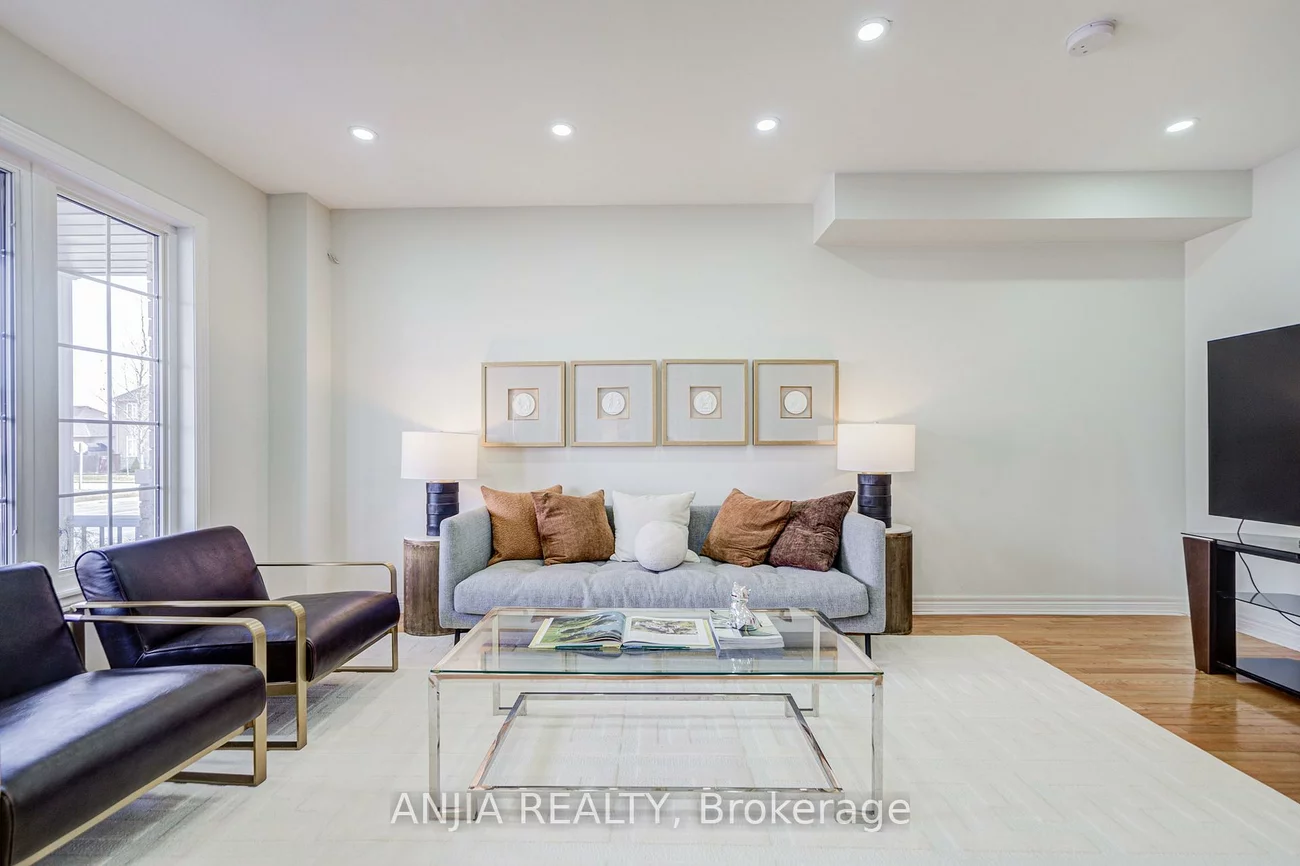 2033, Bur Oak, Greensborough, Markham