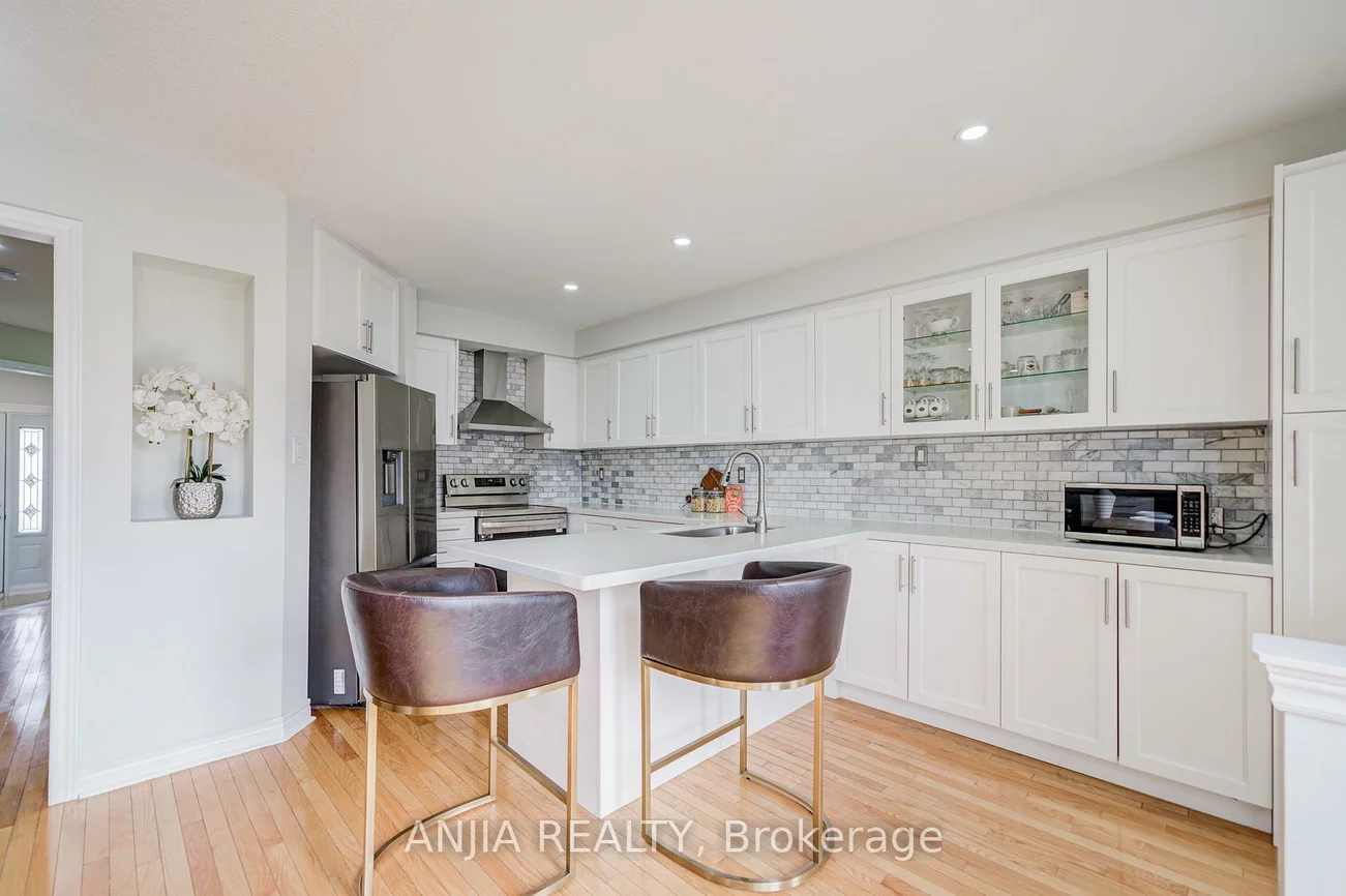 2033, Bur Oak, Greensborough, Markham