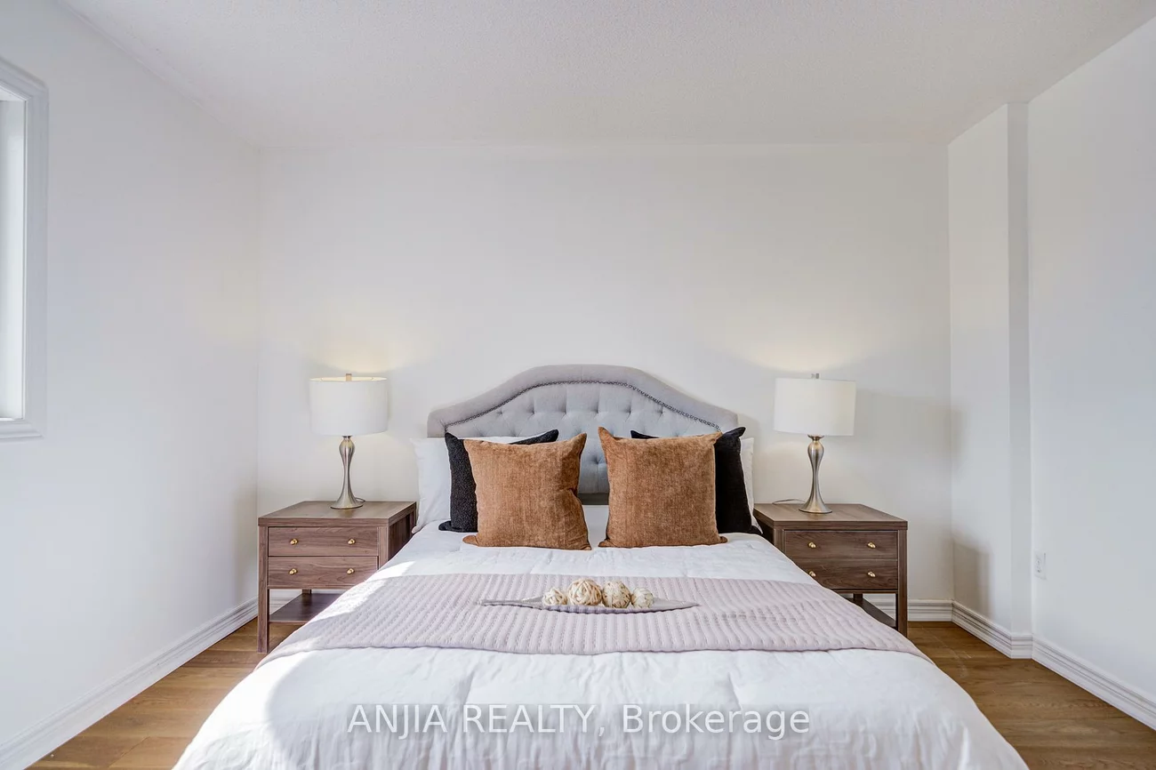 2033, Bur Oak, Greensborough, Markham