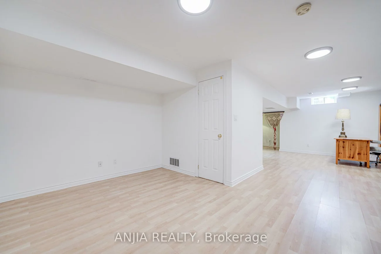 2033, Bur Oak, Greensborough, Markham