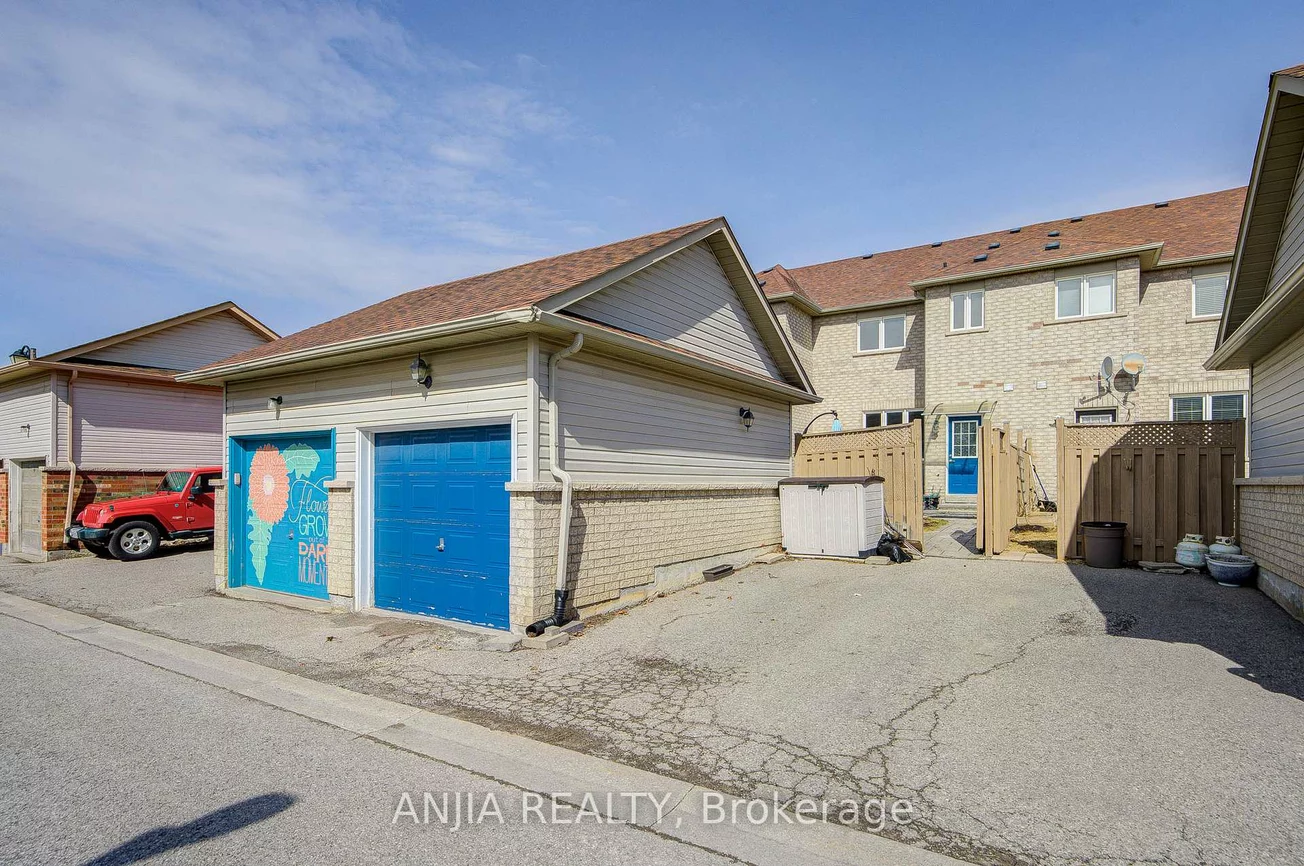 2033, Bur Oak, Greensborough, Markham