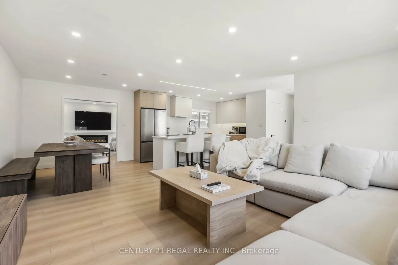 26, Sir Bedevere, Markham Village, Markham