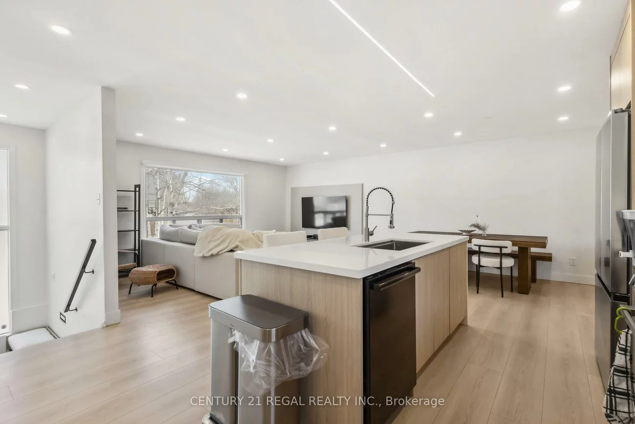 26, Sir Bedevere, Markham Village, Markham