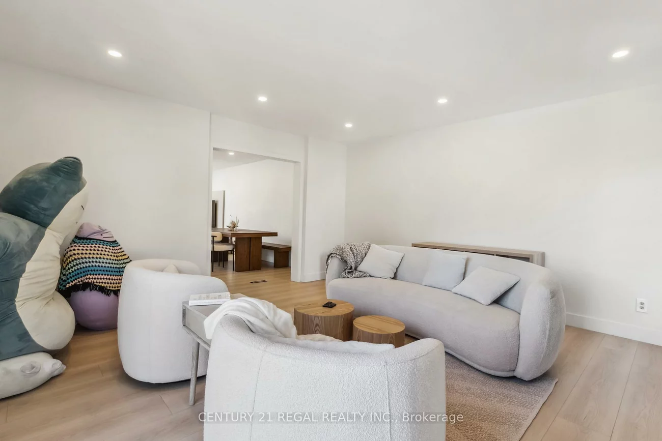 26, Sir Bedevere, Markham Village, Markham
