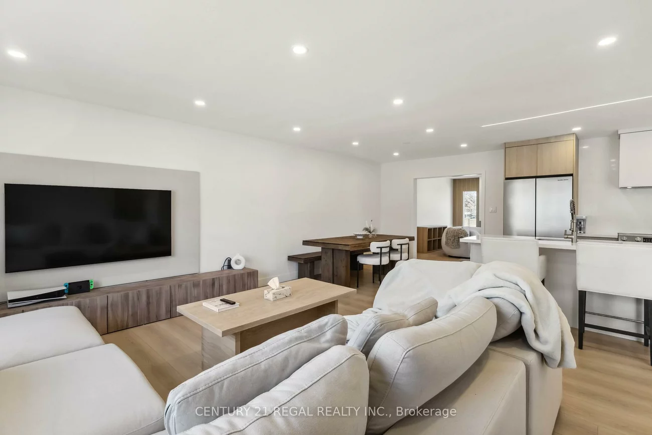 26, Sir Bedevere, Markham Village, Markham