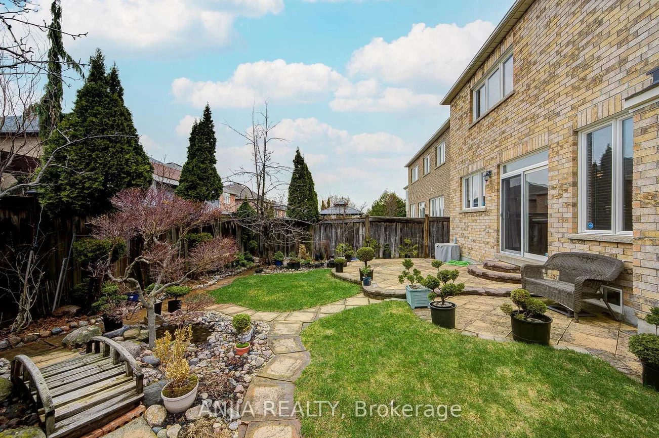 6, Linsmary, Greensborough, Markham