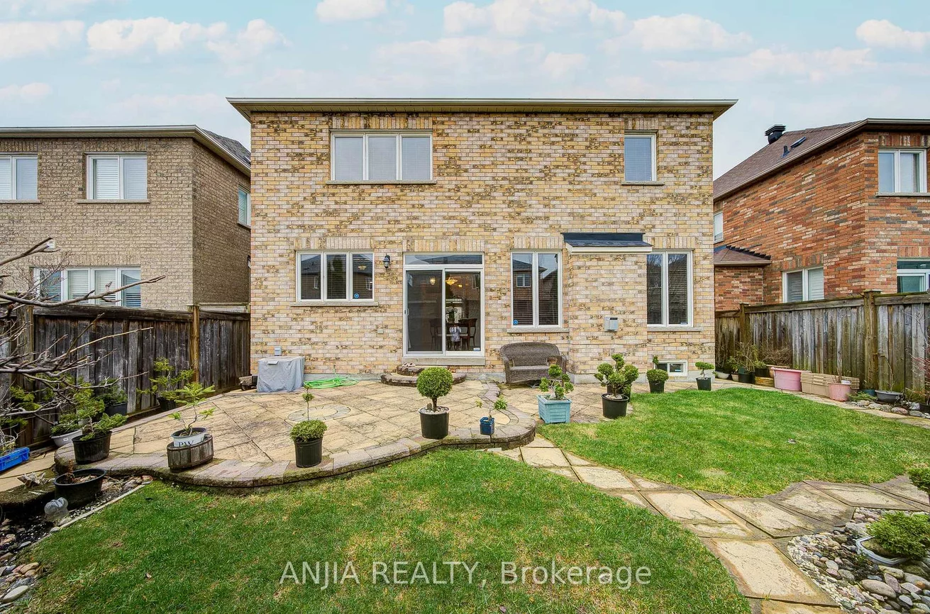 6, Linsmary, Greensborough, Markham