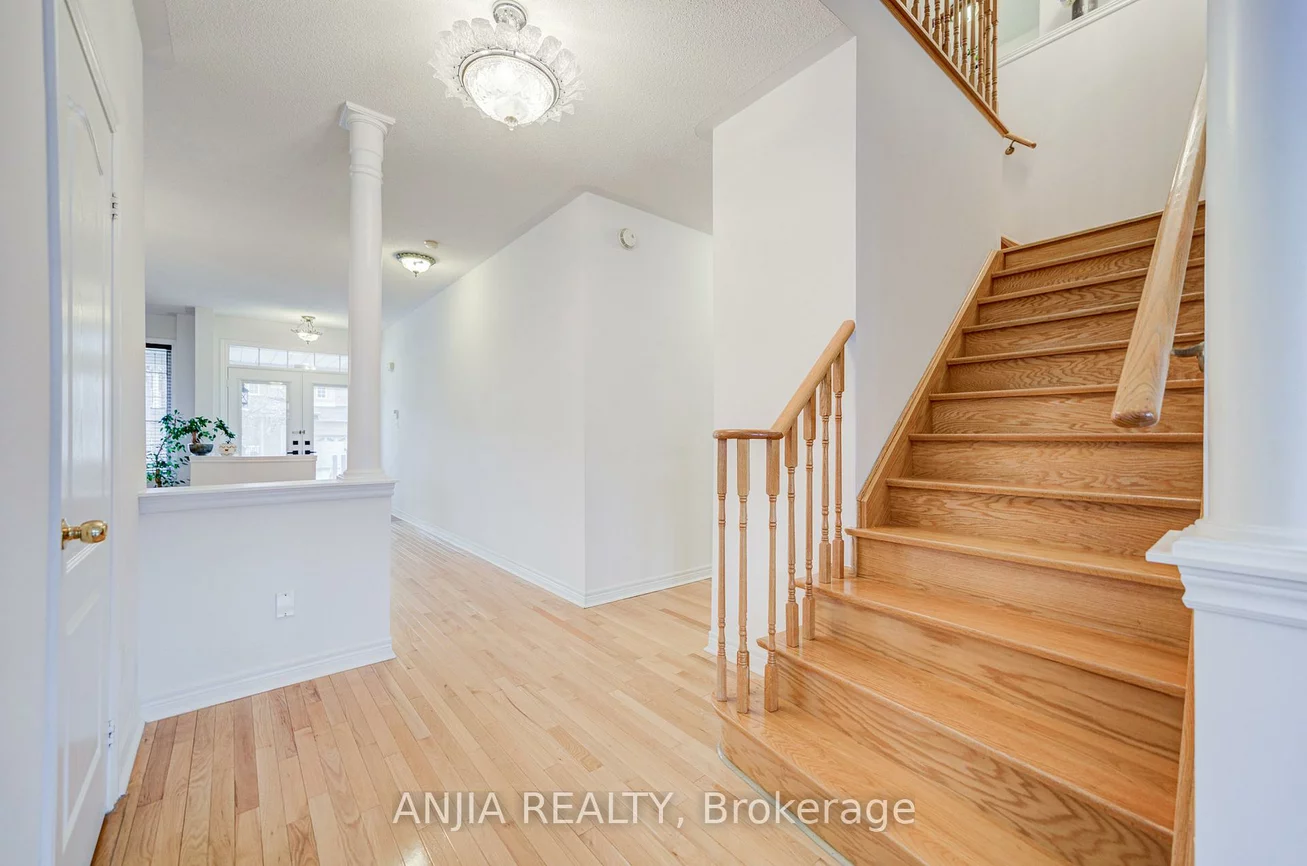 6, Linsmary, Greensborough, Markham