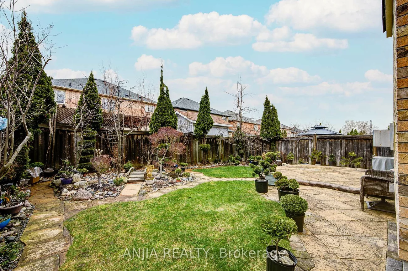 6, Linsmary, Greensborough, Markham