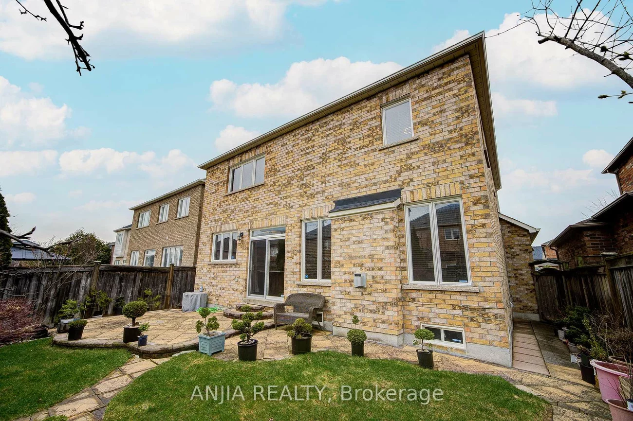 6, Linsmary, Greensborough, Markham
