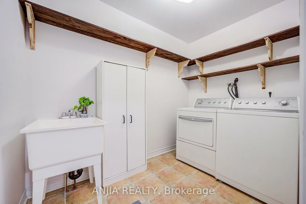 6, Linsmary, Greensborough, Markham