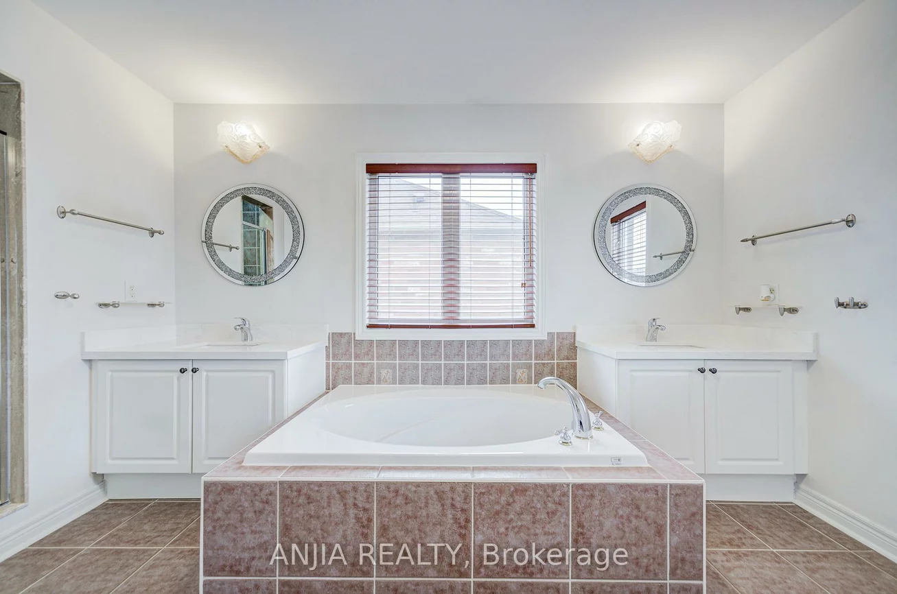 6, Linsmary, Greensborough, Markham