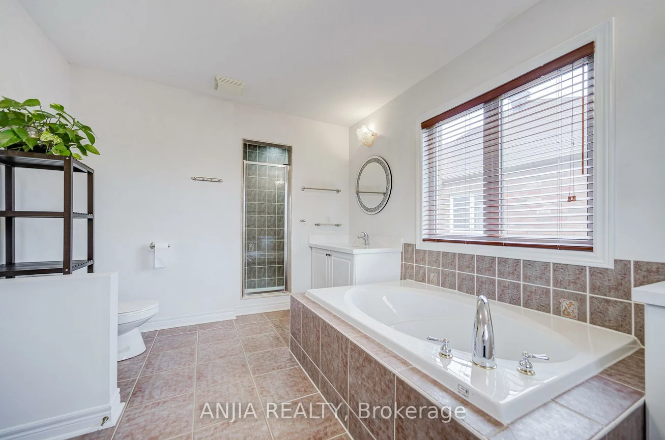 6, Linsmary, Greensborough, Markham
