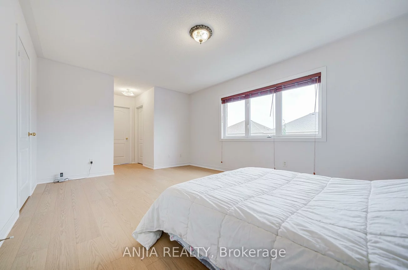 6, Linsmary, Greensborough, Markham