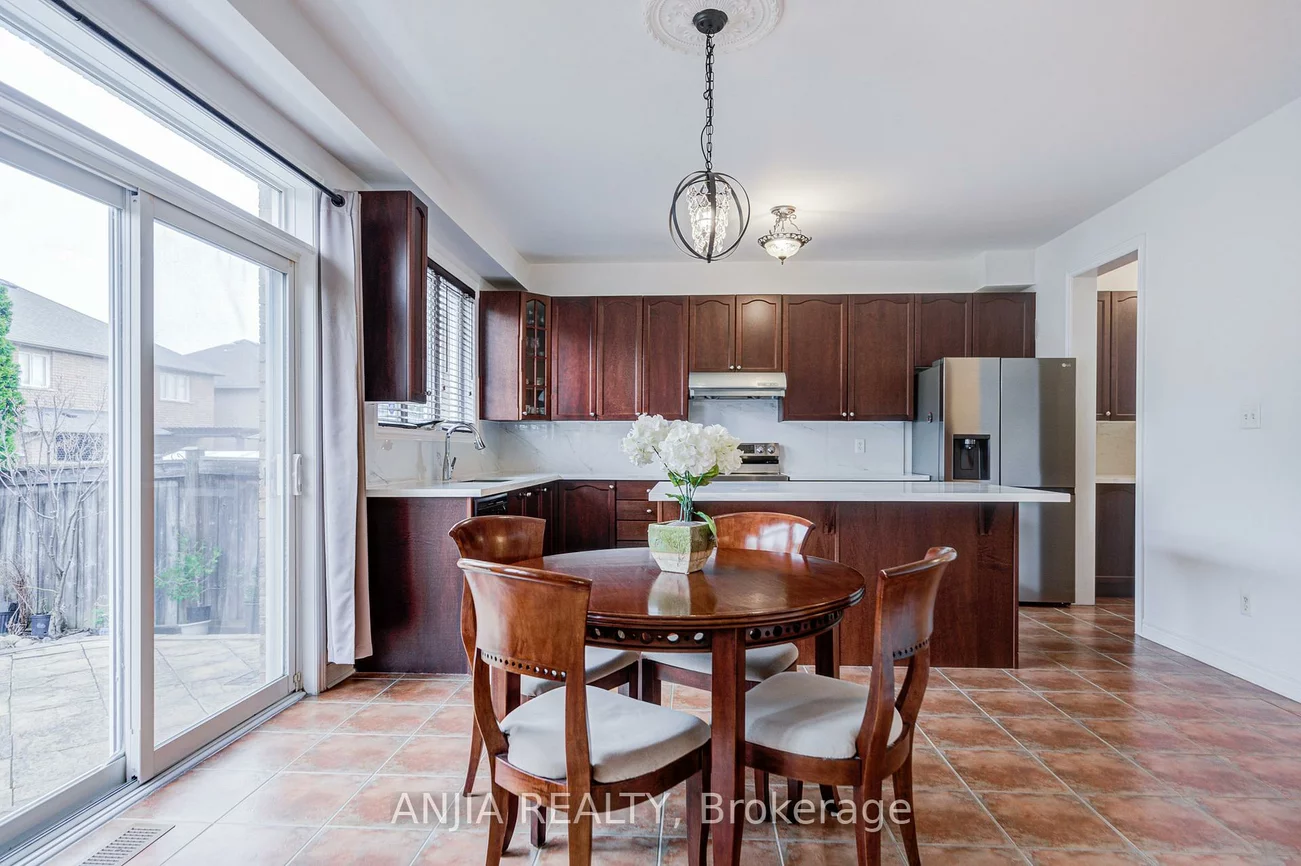 6, Linsmary, Greensborough, Markham