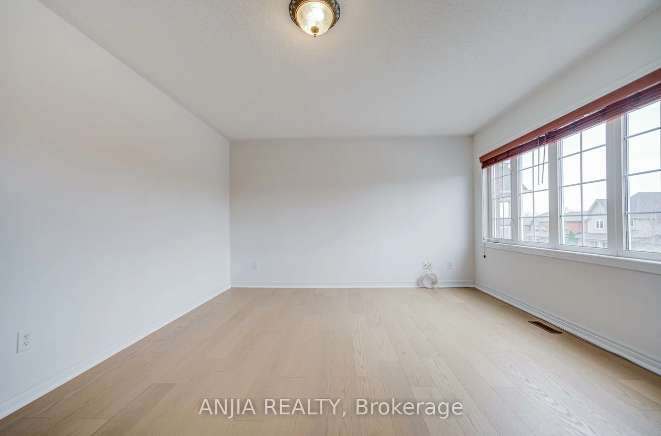 6, Linsmary, Greensborough, Markham