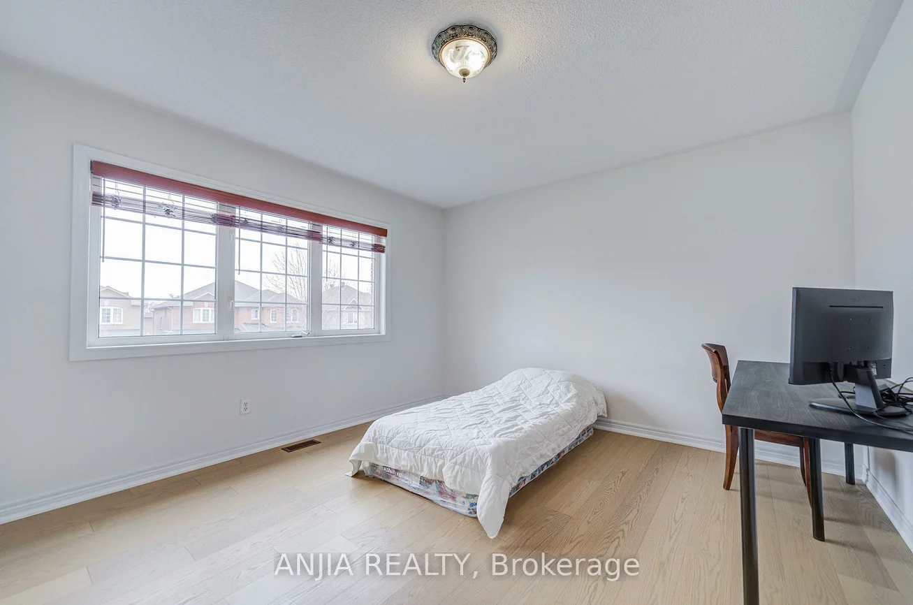 6, Linsmary, Greensborough, Markham