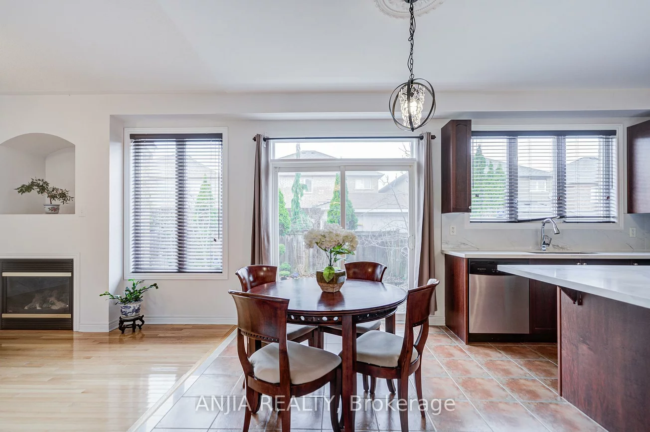 6, Linsmary, Greensborough, Markham