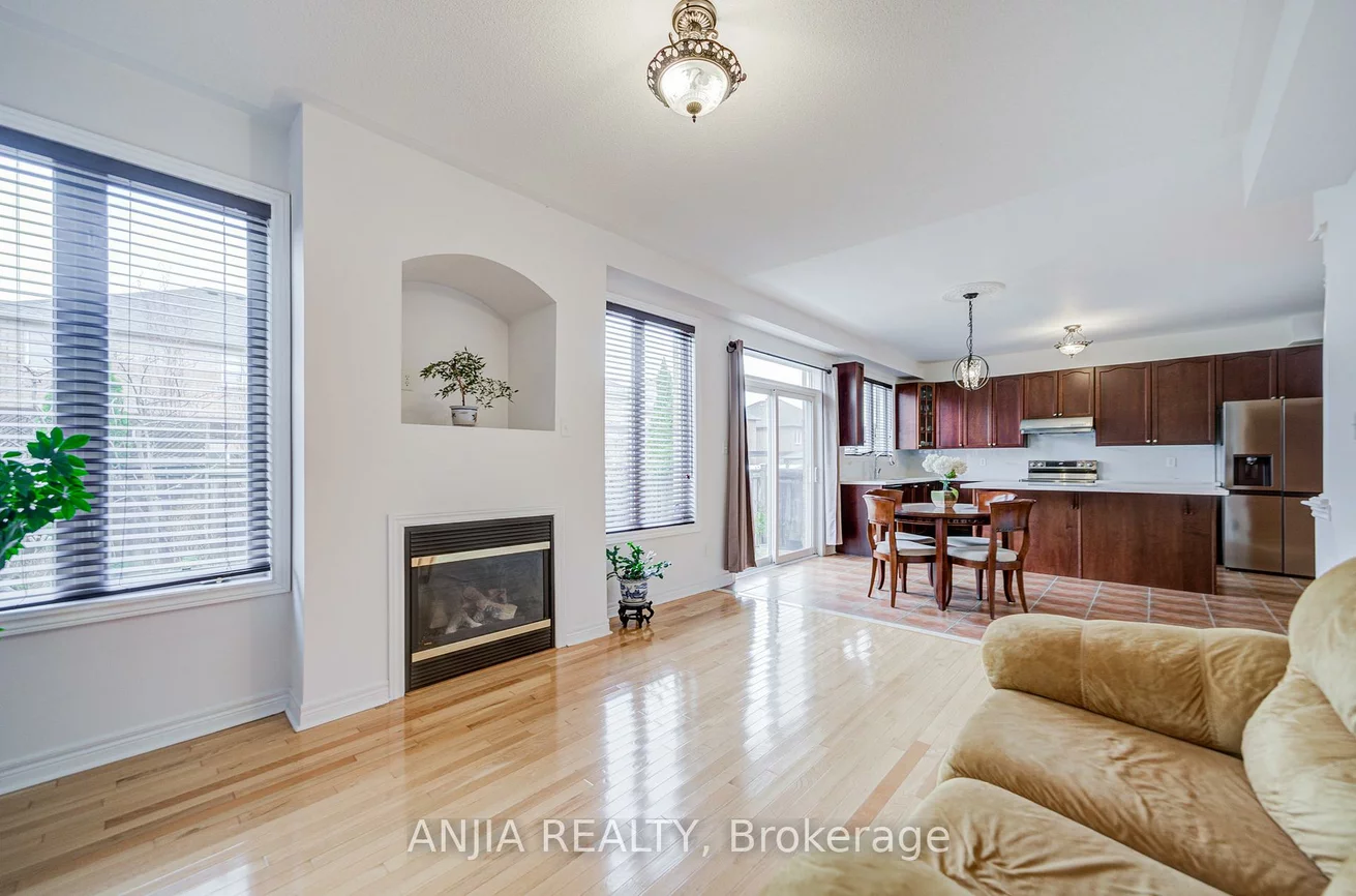 6, Linsmary, Greensborough, Markham