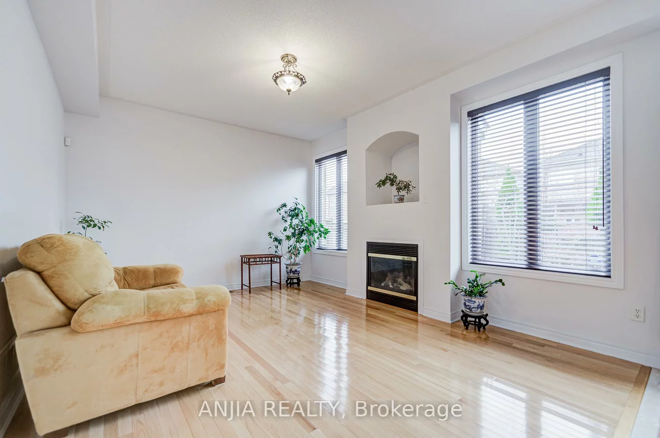 6, Linsmary, Greensborough, Markham