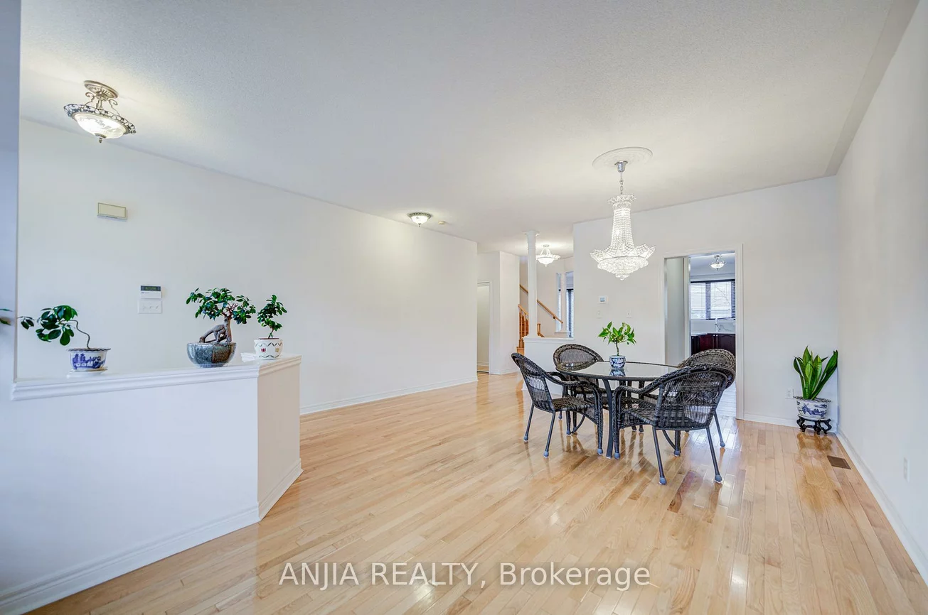 6, Linsmary, Greensborough, Markham