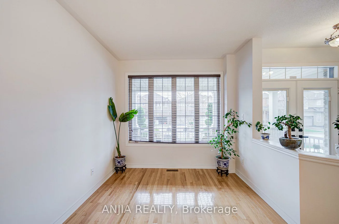 6, Linsmary, Greensborough, Markham