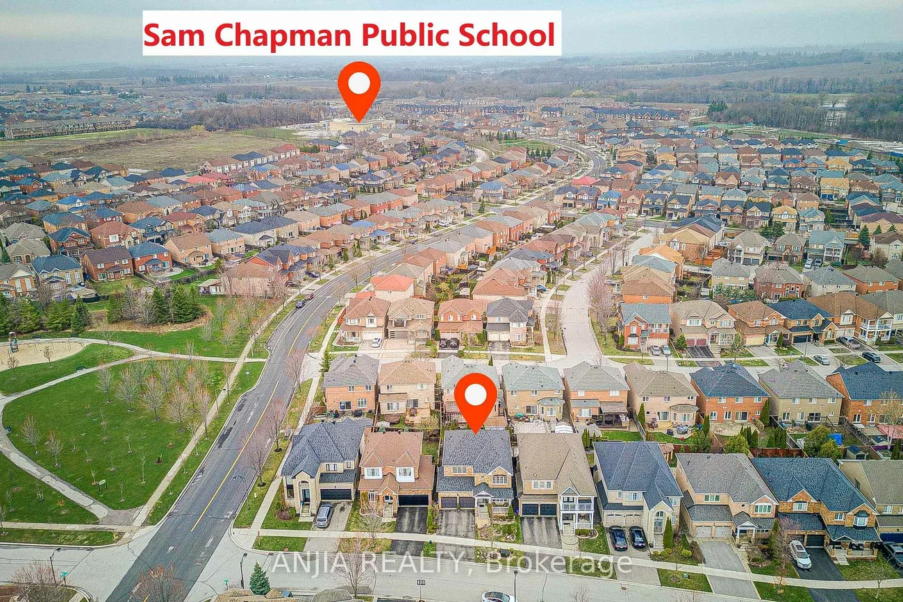 6, Linsmary, Greensborough, Markham