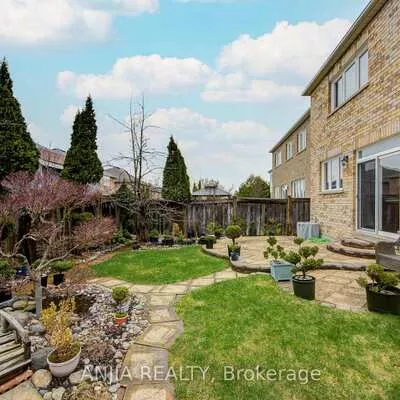 6, Linsmary, Greensborough, Markham