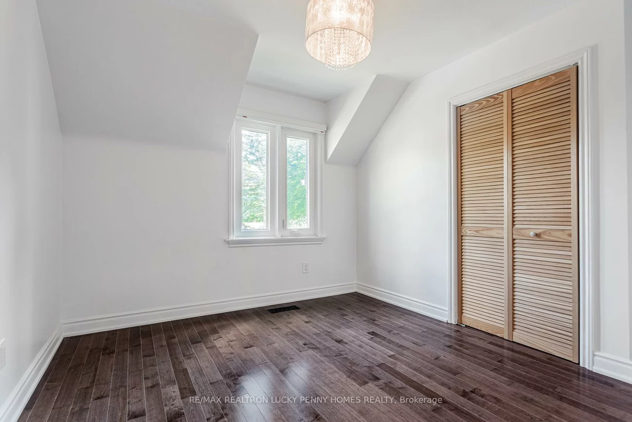 6, Village Squire, Royal Orchard, Markham