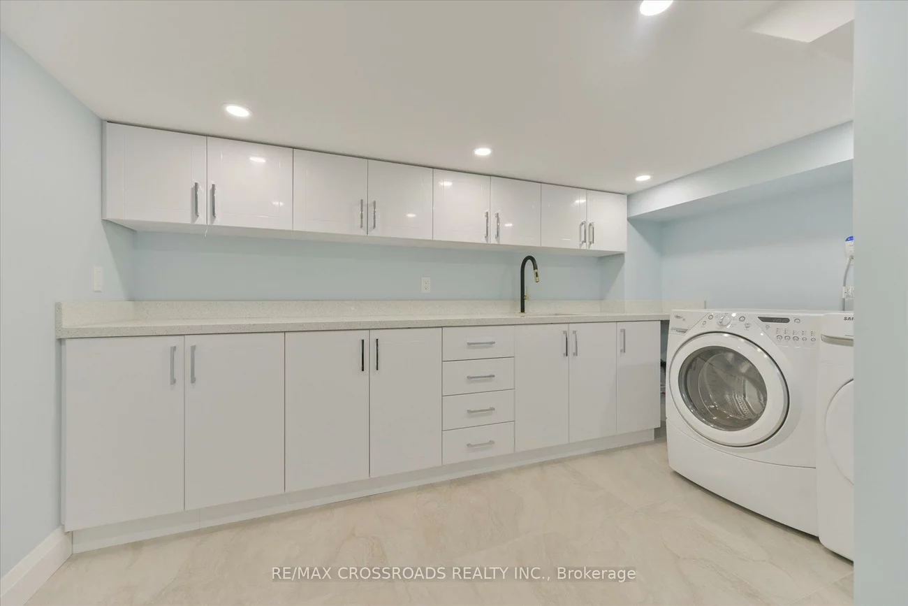 76, Shady Oaks, Cornell, Markham