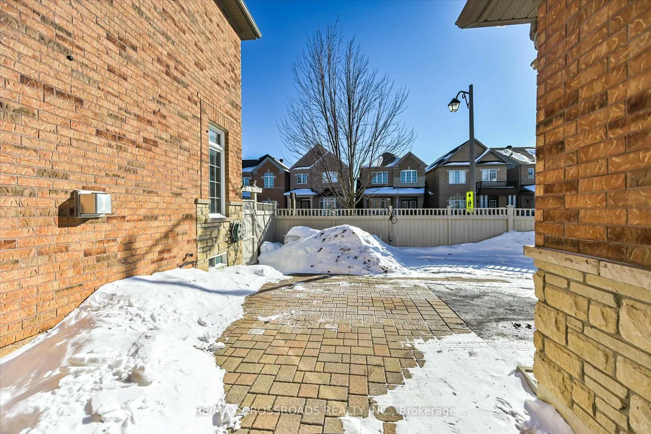 76, Shady Oaks, Cornell, Markham