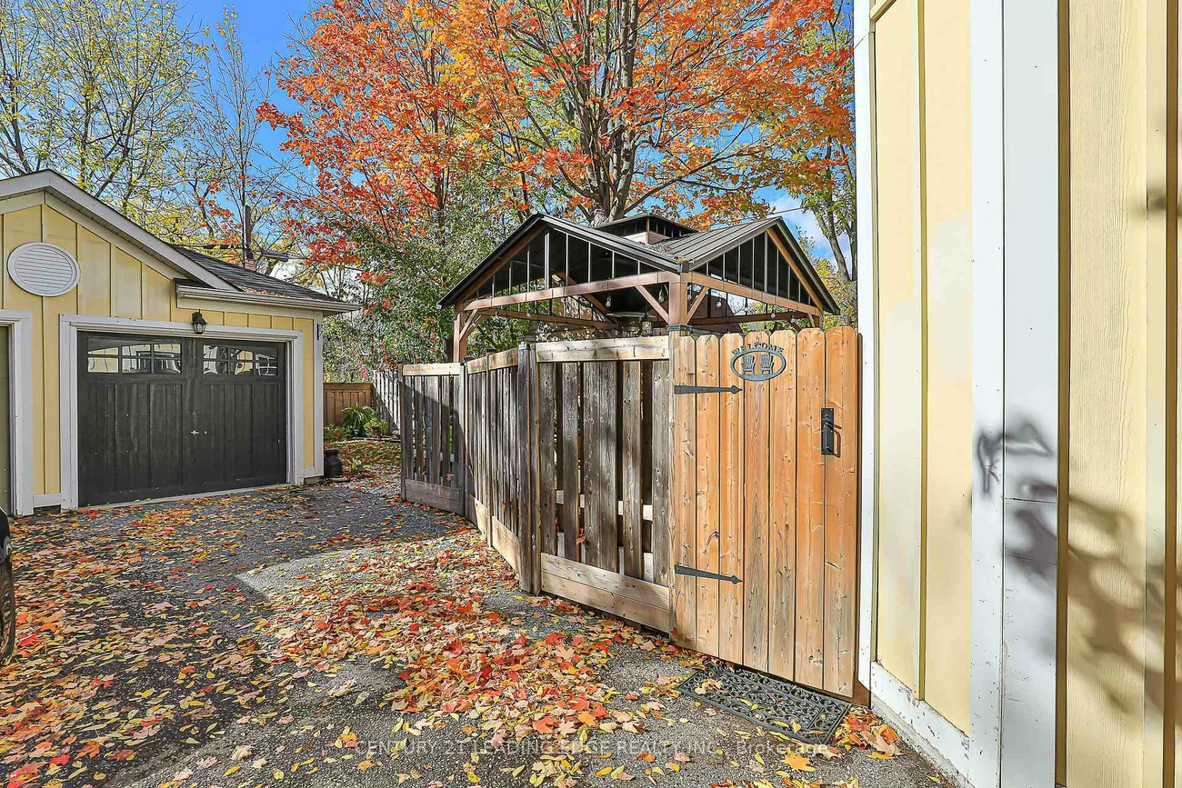 34A, WASHINGTON, Old Markham Village, Markham