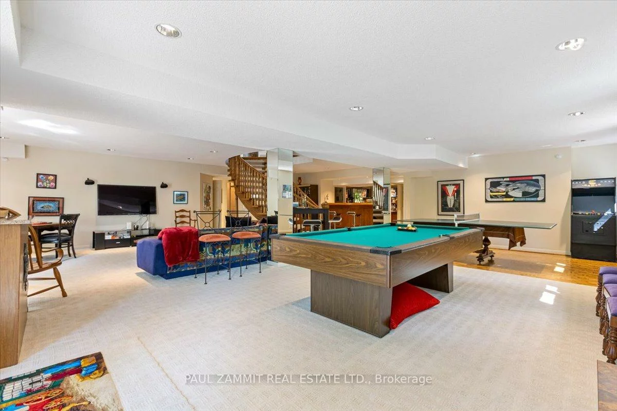 12, Old English, Bayview Glen, Markham