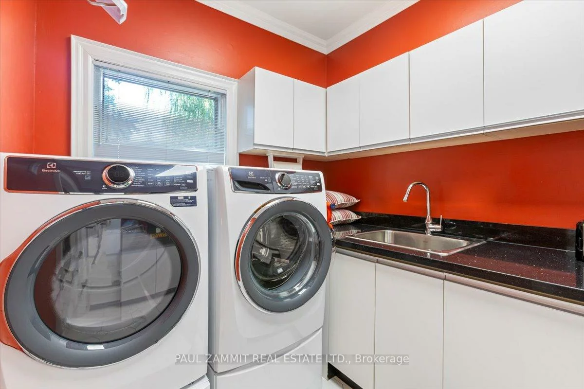 12, Old English, Bayview Glen, Markham