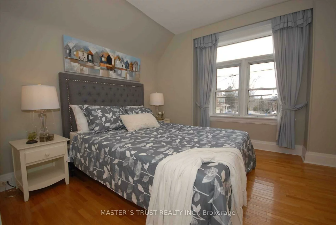 354, Main, Old Markham Village, Markham