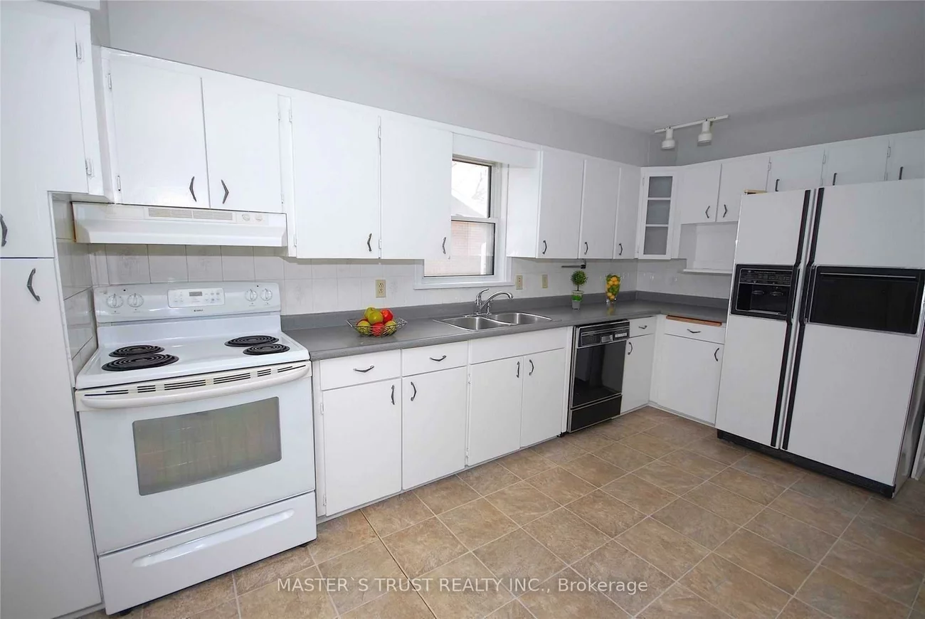 354, Main, Old Markham Village, Markham