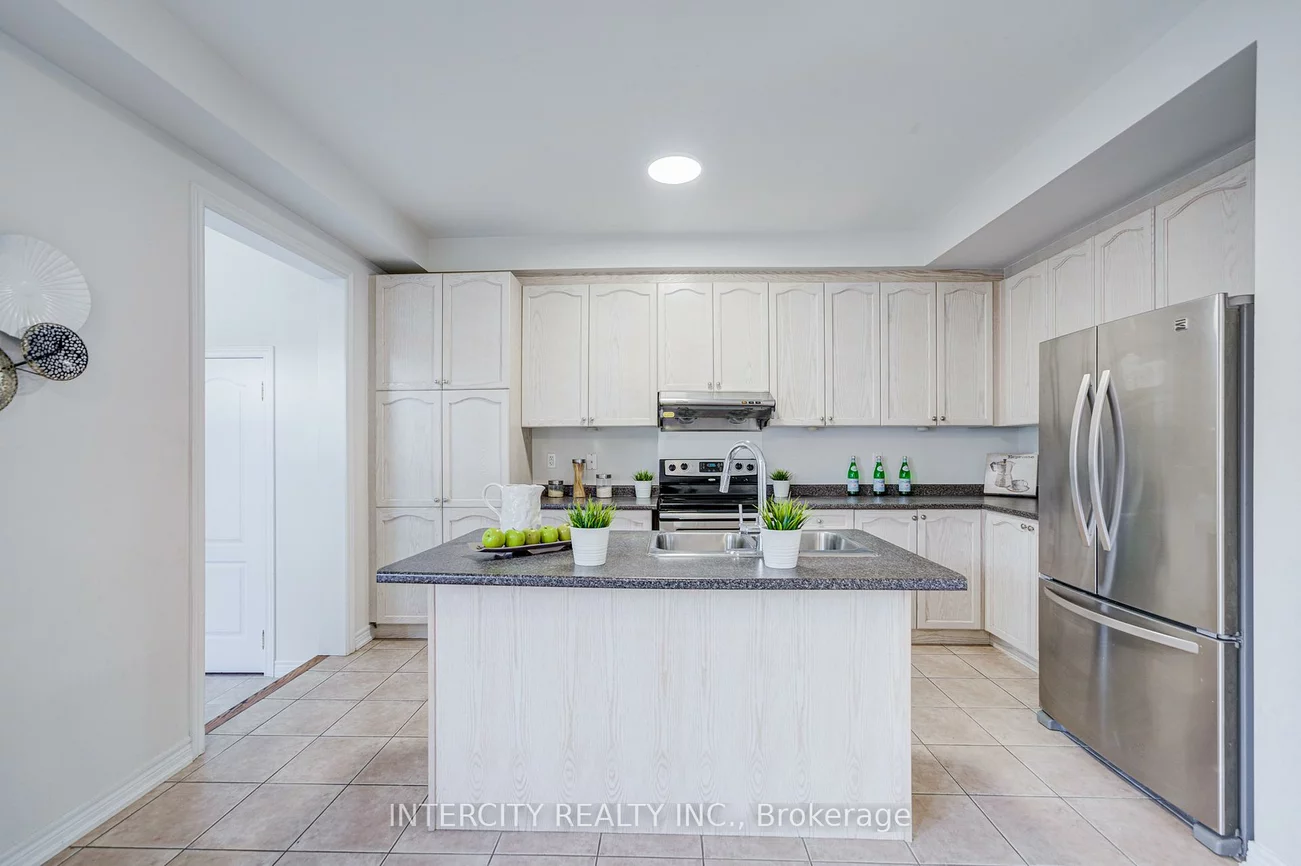 32, Ivory Silk, Cathedraltown, Markham